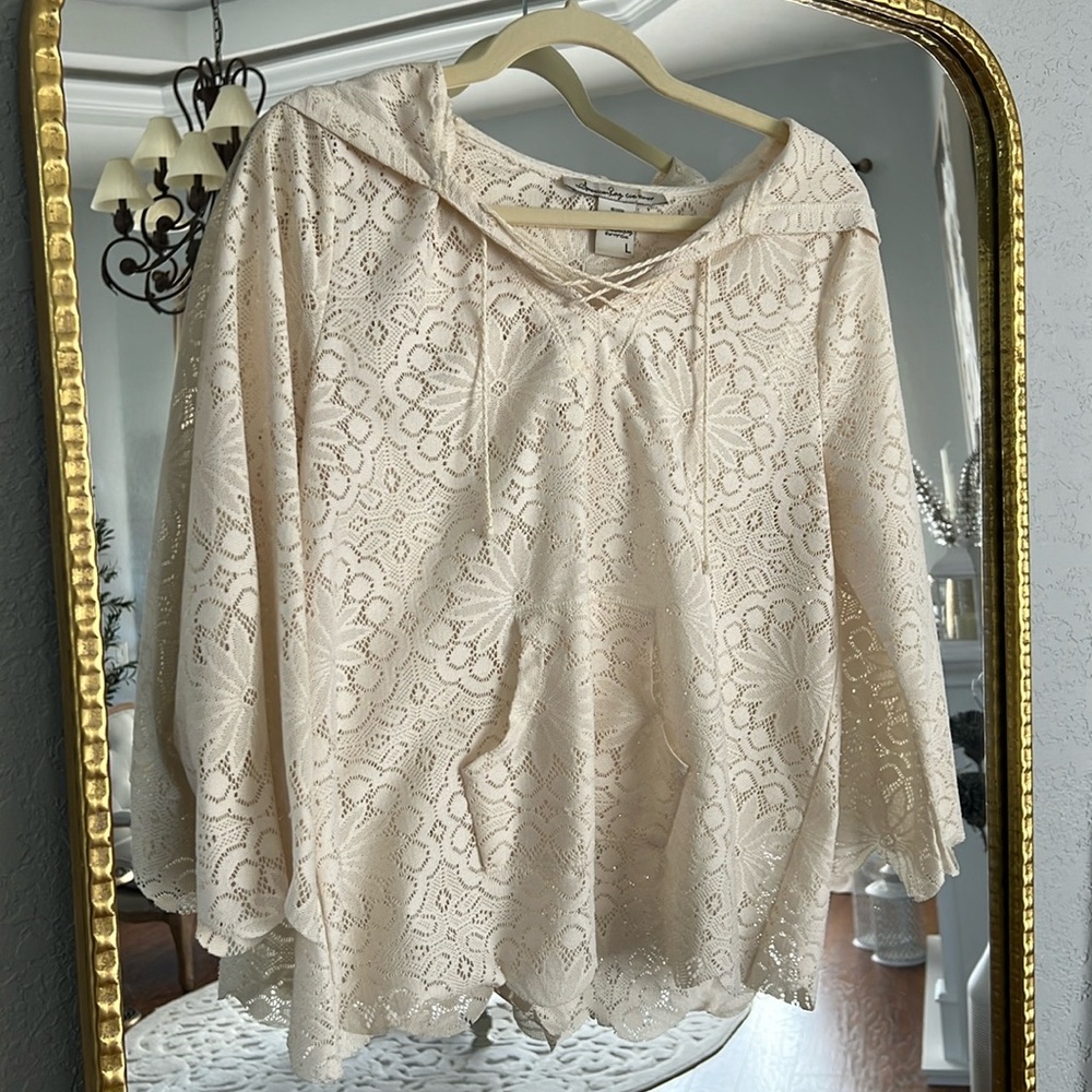 Women’s Lace Scalloped Detail Hoodie